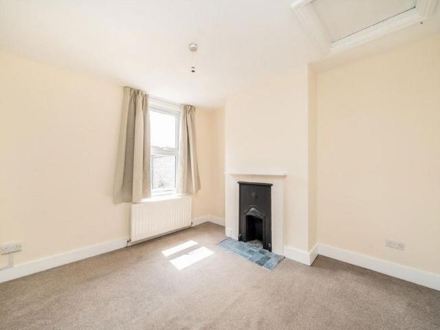 Apartment for rent in Bellenden, Greater London