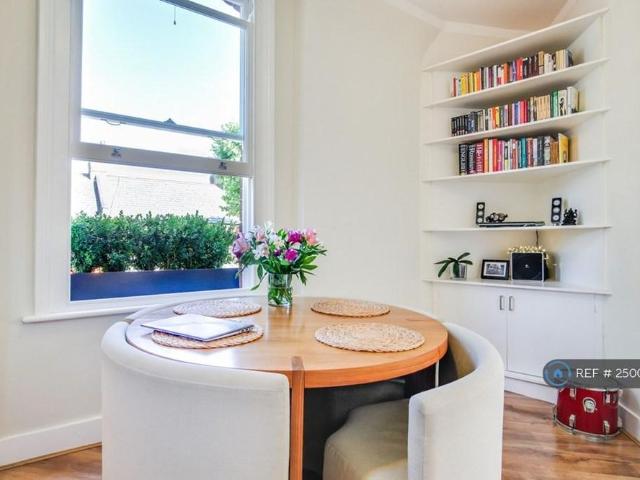 Apartment for rent in Stroud Green, Greater London