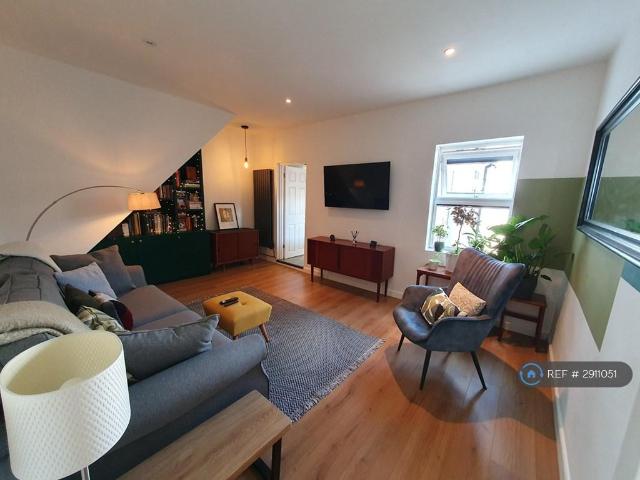 Flat for rent in London Borough of Croydon, Isle Of Man