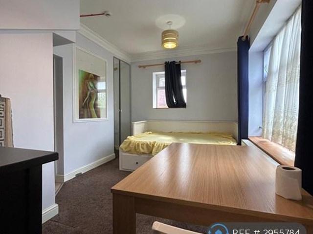 Flat for rent in Coundon, West Midlands