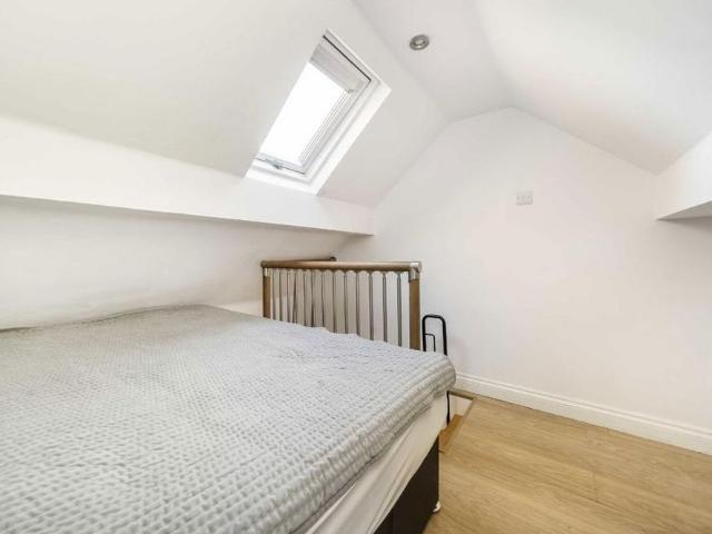 Apartment for rent in Brunswick Park, Greater London
