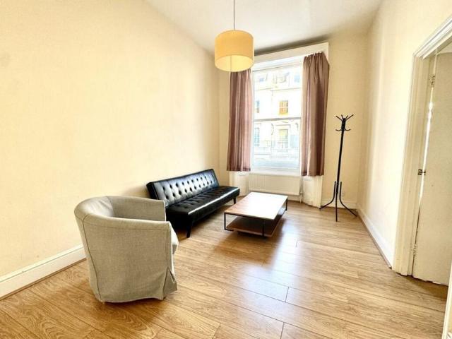 Apartment for rent in North Kensington, Greater London