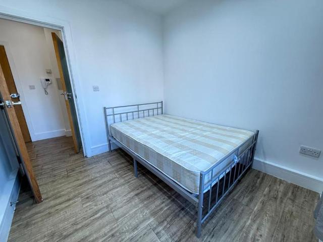 Apartment for rent in Rush Green, Greater London