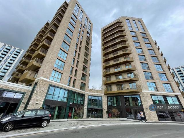 Flat for rent in London Borough of Hounslow, Strand