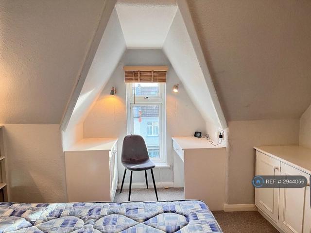 Flat for rent in London Borough of Hounslow, Strand