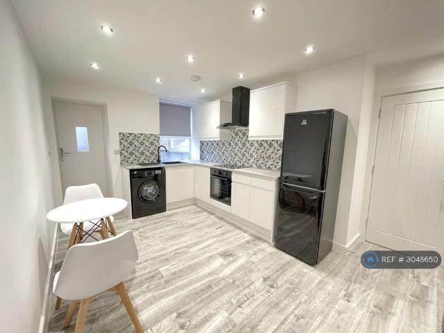 Flat for rent in Hey, Oldham
