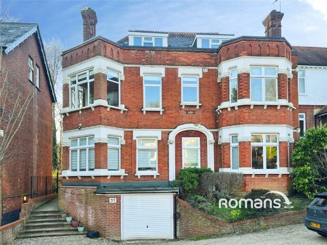 Flat for rent in Totteridge, Cressex