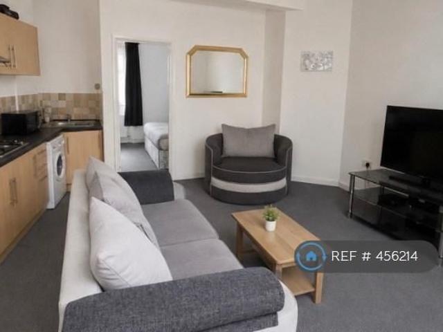 Apartment for rent in Pontycymer, Wales