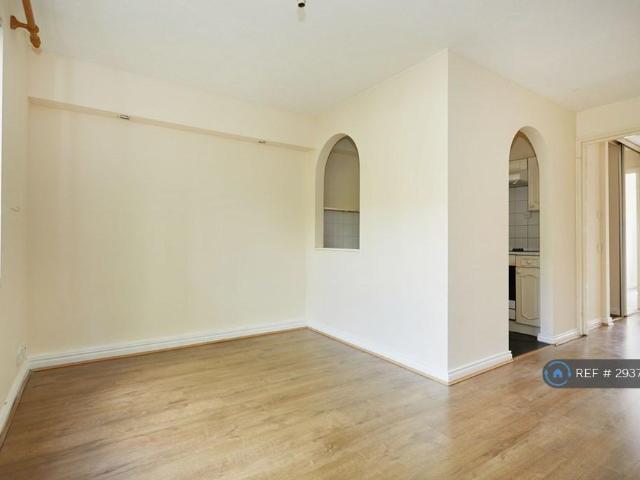 Flat for rent in Chadwell Heath, Greater London