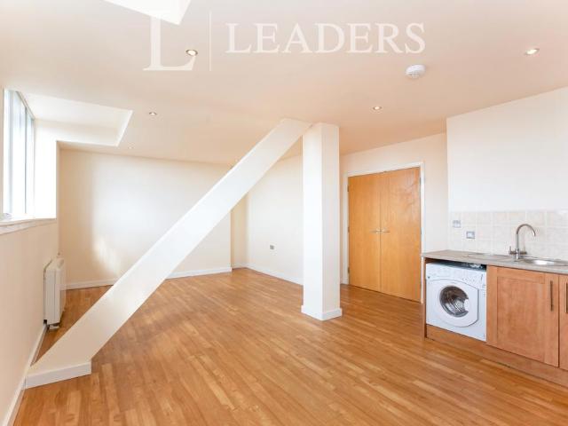 Flat for rent in Semilong, Northampton
