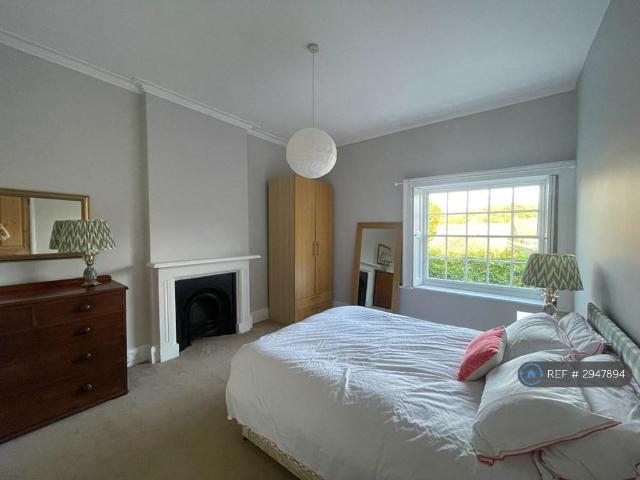 Flat for rent in Olveston