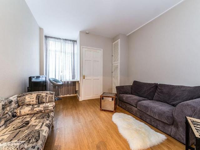 Apartment for rent in Crowborough Warren, Cross In Hand