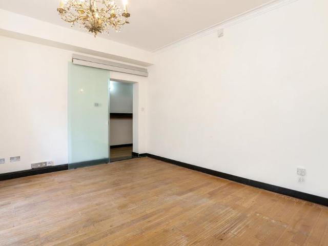 Apartment for rent in Brompton, Greater London