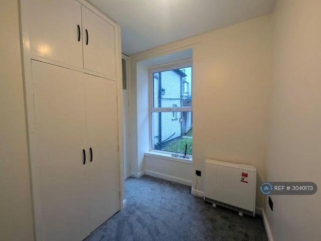 Apartment for rent in Trofarth, Wales