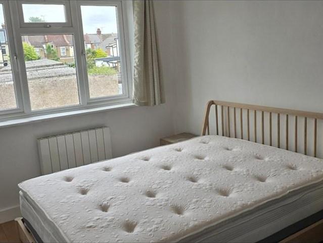 Flat for rent in Holywell Estate, North Watford