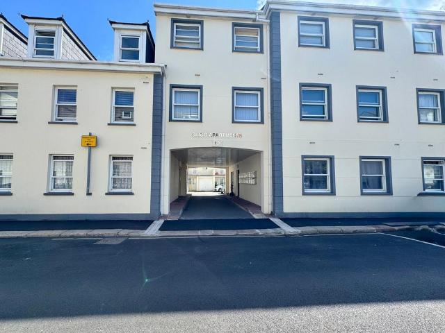Flat for rent in St Helier, Greater London