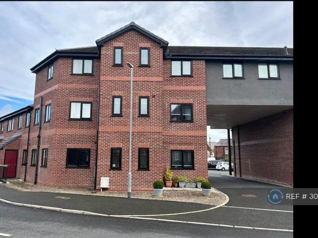 Flat for rent in Thatto Heath, St Helens
