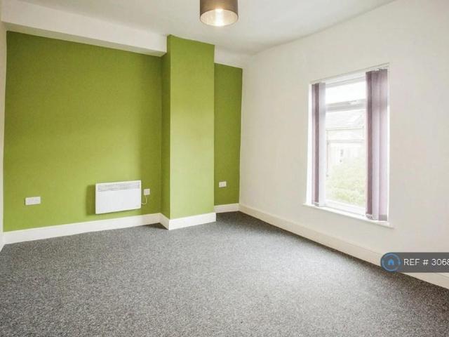 Apartment for rent in Crumpsall, Manchester