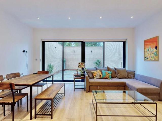 Apartment for rent in London Borough of Ealing, Greater London