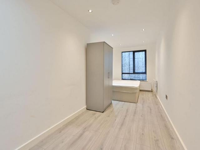 Apartment for rent in The Image, Pouchen End