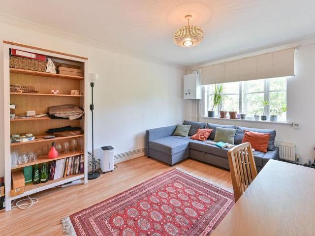 Apartment for rent in Herne Hill, Greater London