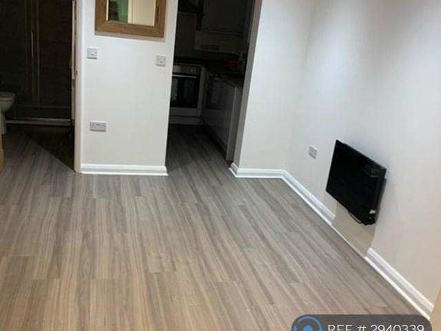 Flat for rent in Highworth, Swindon