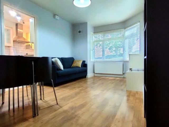 Flat for rent in Charlton, Greater London