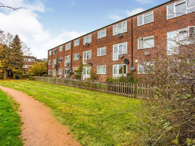 Flat for rent in London Borough of Ealing, Greenford
