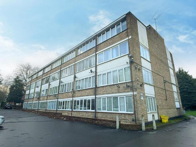 Flat for rent in Lewsey Farm, Luton
