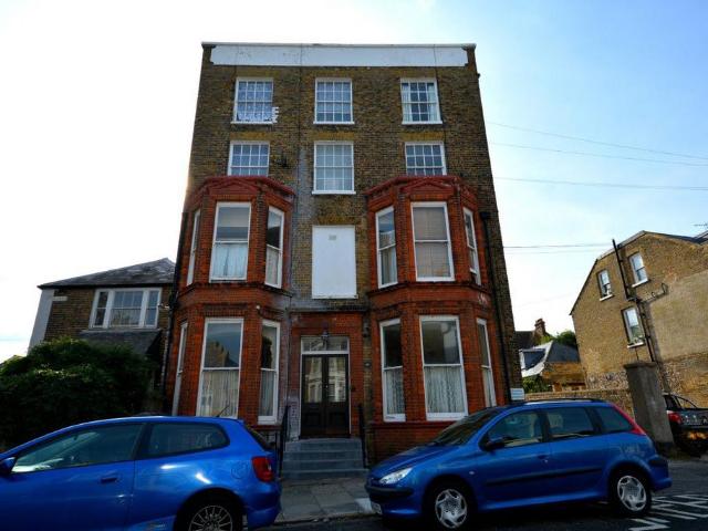 Flat for rent in West Cliff, Acol