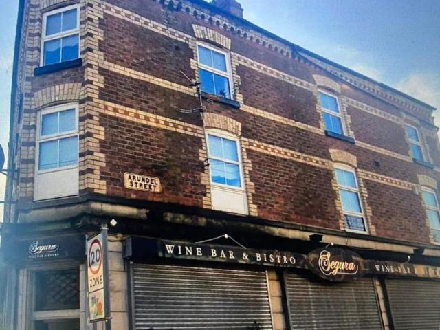 Flat for rent in Calderstones