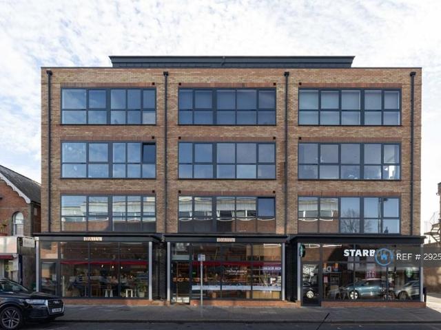 Flat for rent in Blackhills, Surrey