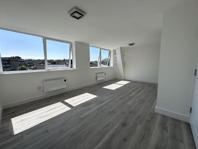 Apartment for rent in Brook Street, Navestock Side