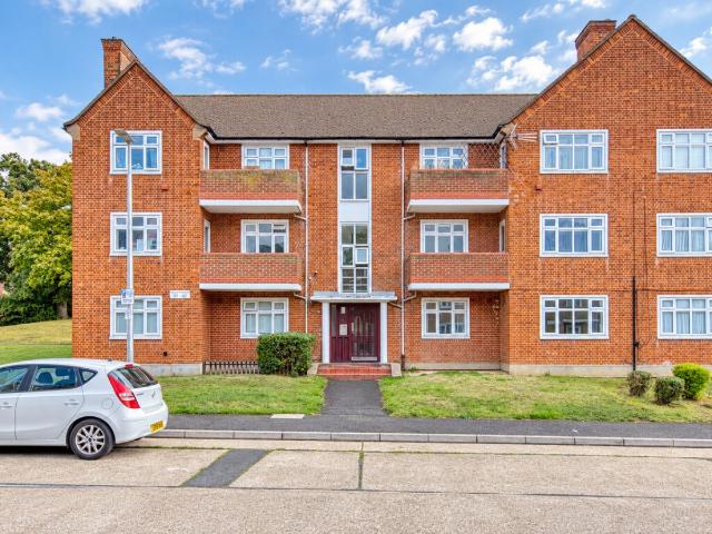 Apartment for rent in Hermitage Estate, Greater London