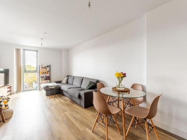 Apartment for rent in Carshalton Beeches, Greater London