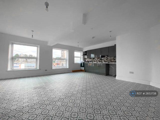 Flat for rent in Deeplish, Burnedge