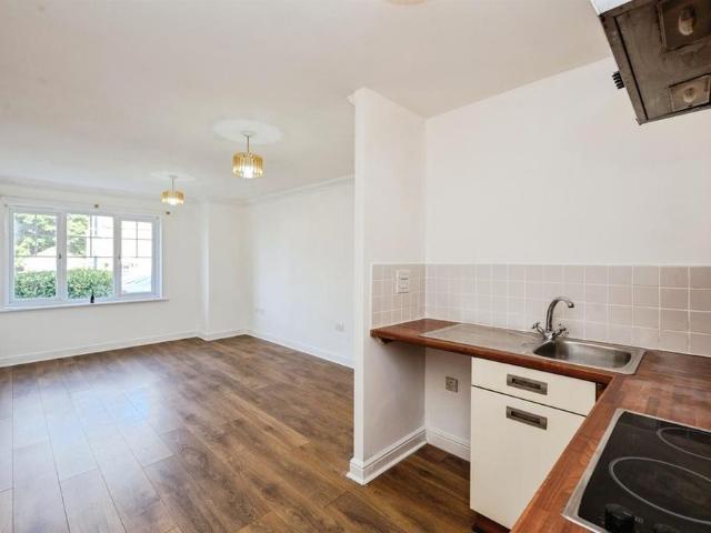 Apartment for rent in Briton Ferry, Wales