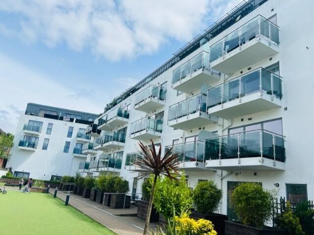Apartment for rent in Northwood, Greater London