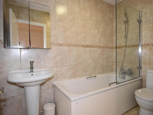 Flat for rent in Greenfields, Red Hill