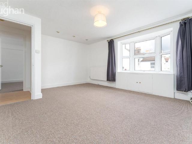 Flat for rent in Aldrington