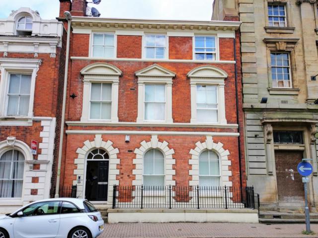 Apartment for rent in Dixons Green, West Midlands