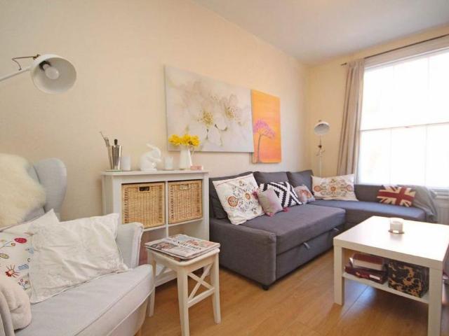 Apartment for rent in North Sheen, Greater London