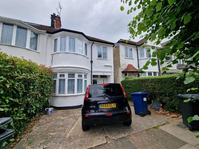 Flat for rent in Brent Cross, Greater London