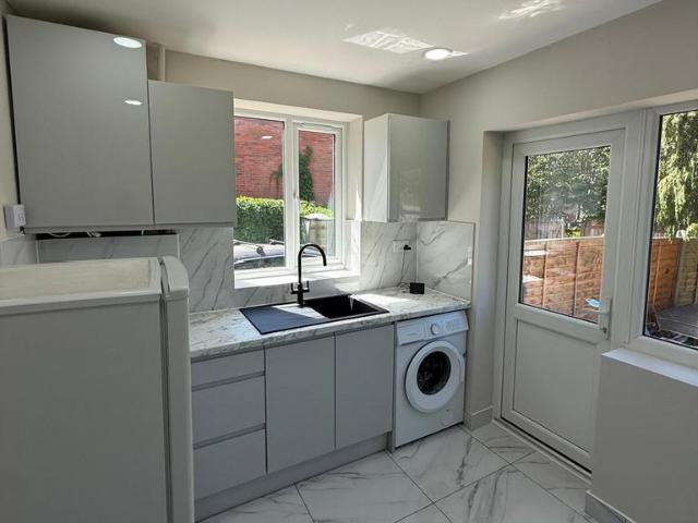 Flat for rent in Elstree, Hertsmere