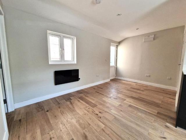 Apartment for rent in Barkingside, Greater London