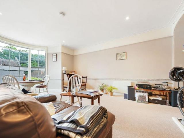 Apartment for rent in Regent Quay, Oad Street