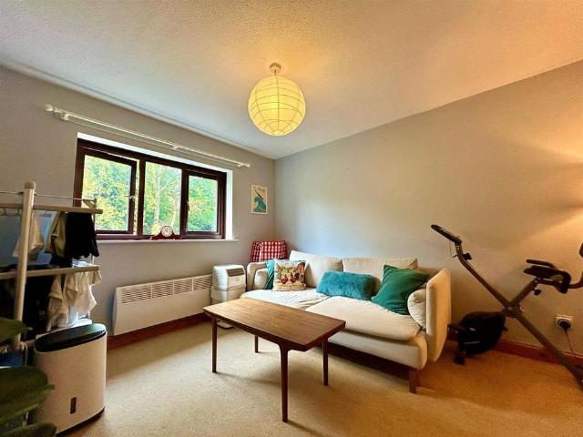 Apartment for rent in Three Lamps Estate, Feckenham