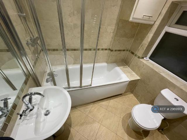Flat for rent in London Borough of Croydon, Purley