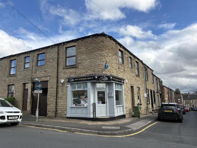 Flat for rent in Birstall, Kirklees