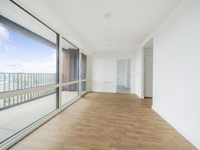 Apartment for rent in Roding Riverside, Greater London